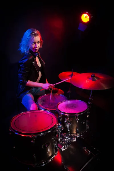 Blonde Girl Leather Jacket Drums Black Background — Stock Photo, Image