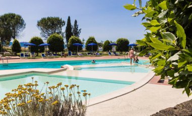 Yaz aylarında boş bir Yüzme Havuzu