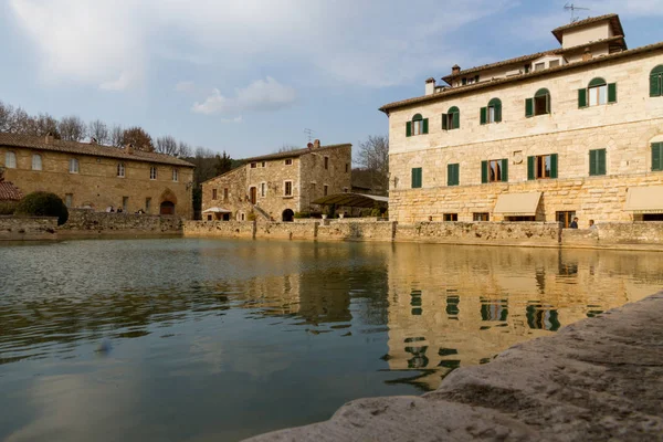 Piscina de água térmica em Bagno Vignoni — Fotografia de Stock