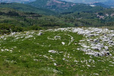 Monte Labbro Giurisdavica Tower yakınındaki altın sarmal