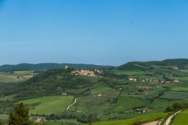 Una vista fantástica de Val D 'Orcia al atardecer desde Pienza — Foto de Stock