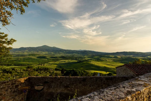 Uma vista fantástica do Val D 'Orcia ao pôr-do-sol de Pienza — Fotografia de Stock