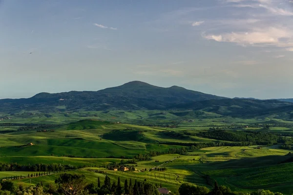 Uma vista fantástica do Val D 'Orcia ao pôr-do-sol de Pienza — Fotografia de Stock