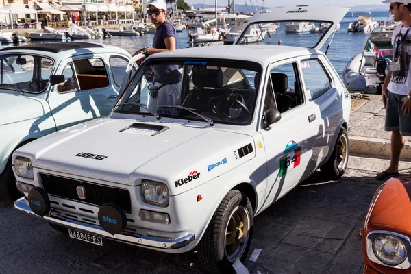 PORTO SANTO STEFANO, ITALIE - 23 JUIN 2012 : Due Mari Vintage Car — Photo