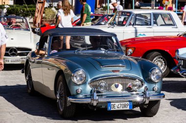 Porto Santo Stefano, İtalya - 23 Haziran 2012: Mari Vintage araba nedeniyle 