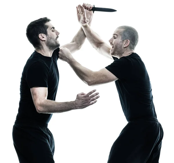 Mannen krav maga strijders vechten geïsoleerde — Stockfoto