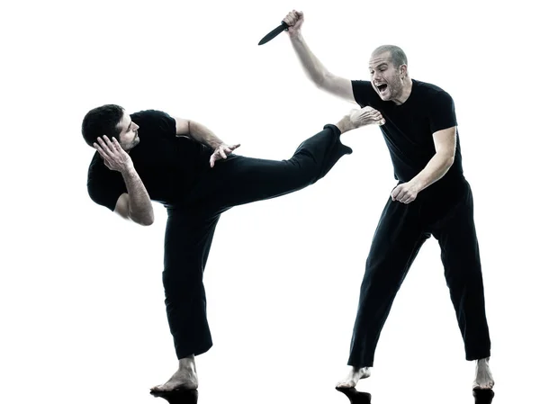 Mannen krav maga strijders vechten geïsoleerde — Stockfoto