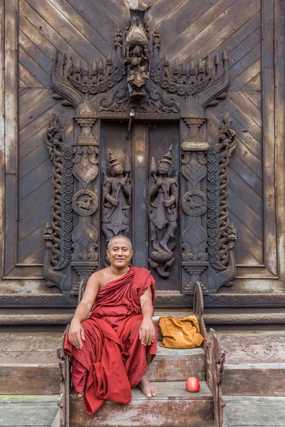 Monje Shwe In Bin Monasterio Mandalay ciudad Myanmar —  Fotos de Stock