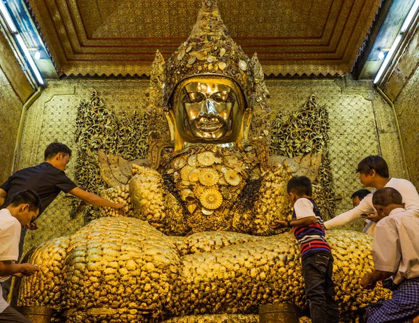 Maha Myat Muni Pagoda Mandalay cidade Myanmar — Fotografia de Stock