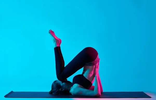 Mulher ioga exercícios — Fotografia de Stock