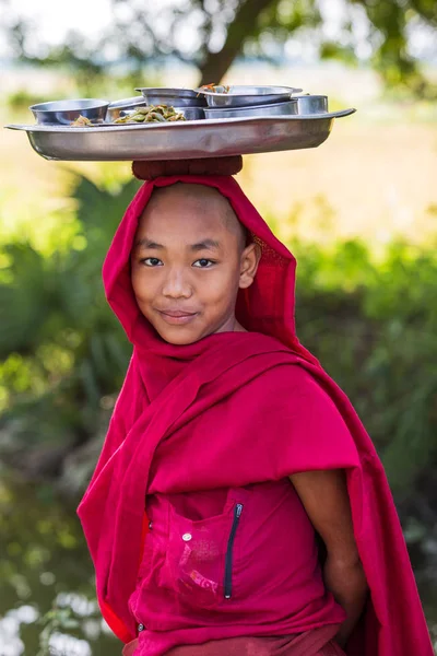 Barnporträtt pojke munk Monywa Myanmar — Stockfoto
