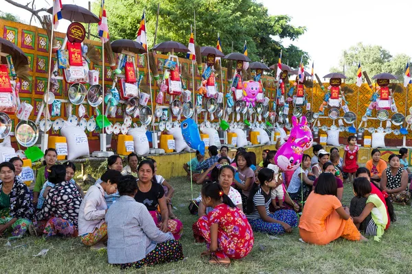 Donationen festival i Sagaing Myanmar Stockbild