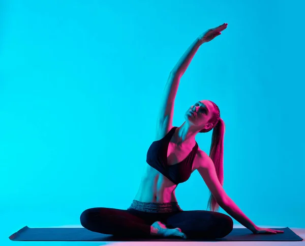 Kadın yoga exercices — Stok fotoğraf