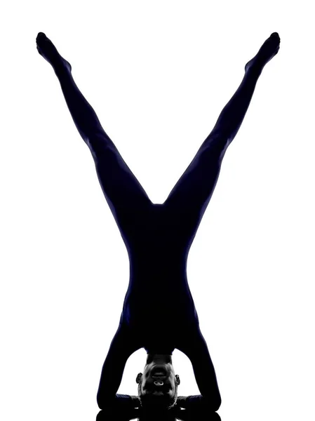 Frau übt Vrschikasana Skorpion Pose Yoga Silhouette — Stockfoto