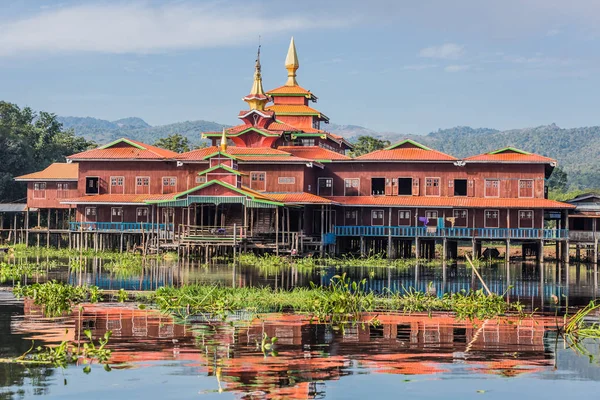 Schwimmende Häuser inle lake shan state myanmar — Stockfoto