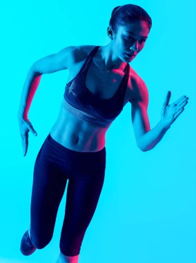 izole çalışan kadın runner