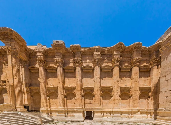 Храм Вакха римлян развалил Баальбек Бику Ливан — стоковое фото