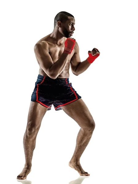 Muay Thai kickboksen kickbokser thai boksen man geïsoleerd — Stockfoto