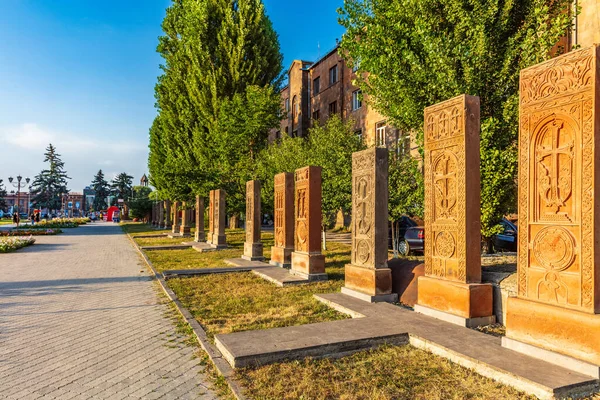 Khachkar náhrobek aboyan ulice Gyumri Shirak Arménie orientační bod — Stock fotografie