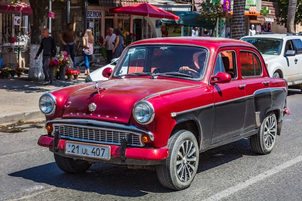 Antiguo coche Moskvitch Stepanakert Khankendi Artsakh Nagorno Karabakh —  Fotos de Stock