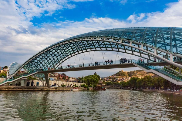 De brug van de vrede Tbilisi Georgië Europa mijlpaal — Stockfoto