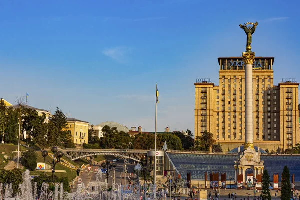 マイダン広場キエフのスカイラインの街並みウクライナのランドマーク — ストック写真