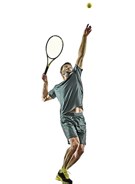 Mogen tennisspelare man som betjänar isolerad vit bakgrund — Stockfoto