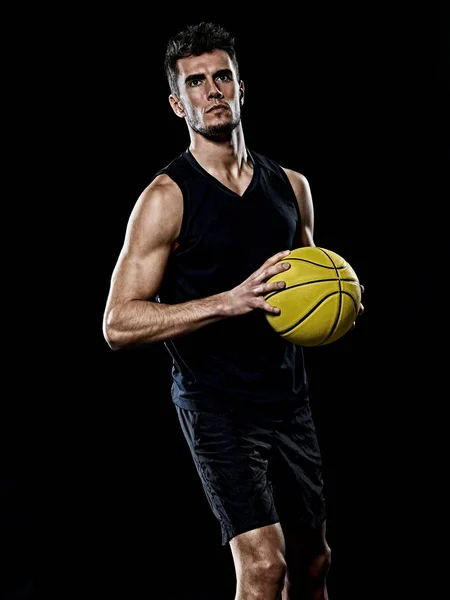 Caucásico joven baloncesto jugador manisolated negro fondo — Foto de Stock