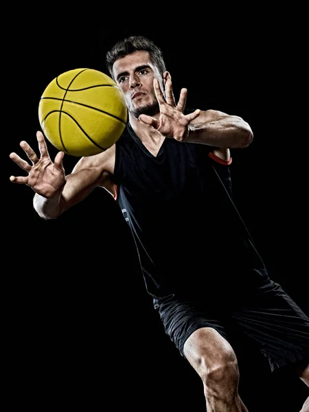 Caucásico joven baloncesto jugador manisolated negro fondo — Foto de Stock