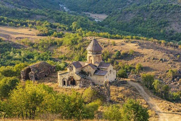 Monastero di Hnevank Lorri paesaggio Armenia punto di riferimento — Foto Stock