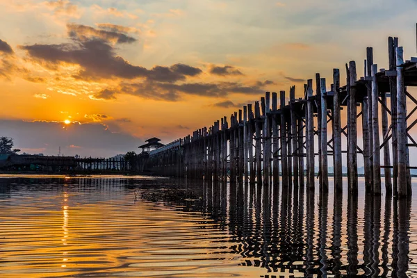 U 贝因美桥 Taungthaman 湖阿马拉布拉缅甸 — 图库照片