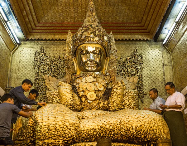 Maha Myat Muni Pagoda Mandalay cidade Myanmar — Fotografia de Stock