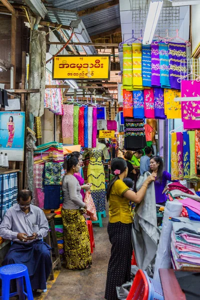 Bogyoke Aung San Market Yangon в Мьянме — стоковое фото
