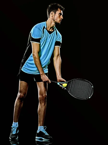 Кавказский молодой теннисист человек изолированный черный фон — стоковое фото
