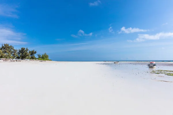 Spiaggia di sabbia bianca di Muyuni Isola di Unguja Zanzibar Tanzania Africa orientale — Foto Stock
