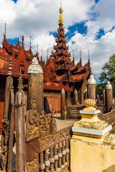 Shwe in bin Kloster Mandalay Stadt myanmar — Stockfoto