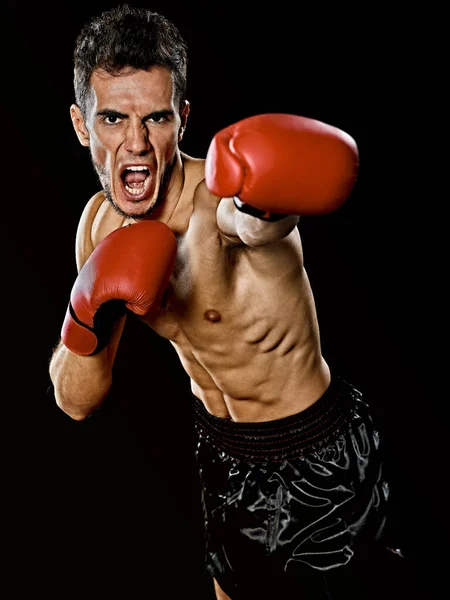 Caucasiano jovem boxeador homem retrato cintura até isolado preto fundo — Fotografia de Stock