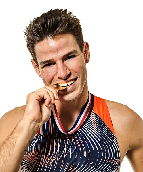 Jovem homem atletismo atleta ouro medalhista isolado branco fundo — Fotografia de Stock