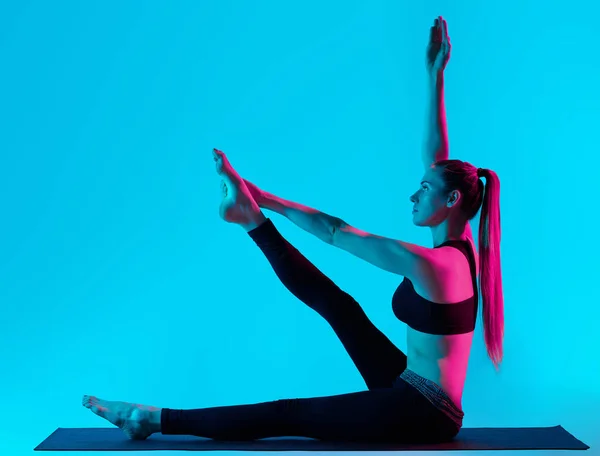 Yoga-Übungen für Frauen — Stockfoto