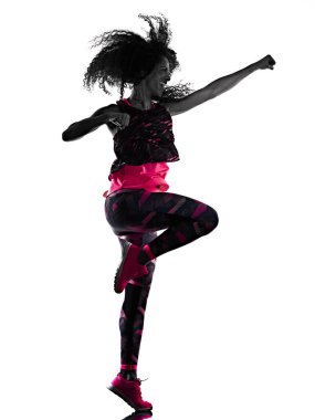 Kardiyo dansçısı kadın fitness egzersizleri izole edilmiş beyaz arka plan