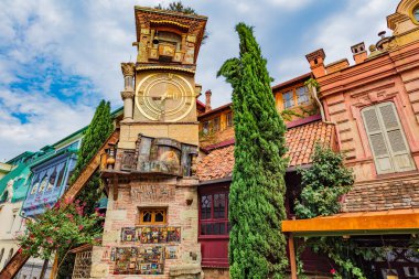 Eğik Saat Kulesi Tiflis Avrupa 'nın simgesi