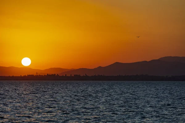 Lake Sevan naplemente panoráma táj Gegharkunik Örményország mérföldkő — Stock Fotó