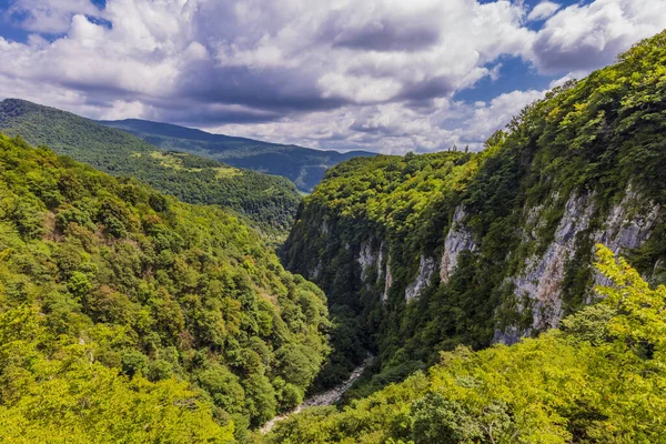 Пейзаж каньона Мартвили Самегрело-Земо Сванети Грузия Европа ориентир — стоковое фото