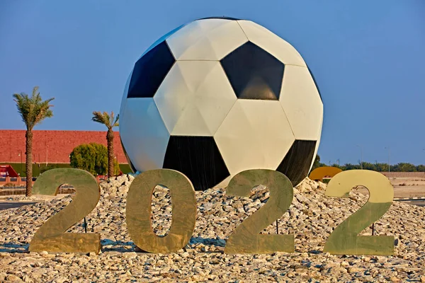 Futebol gigante escultura futebol Copa do mundo de futebol Qatar — Fotografia de Stock