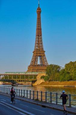 Paris Fransa, Coronavirus covid-19 karantinasını kilitledi