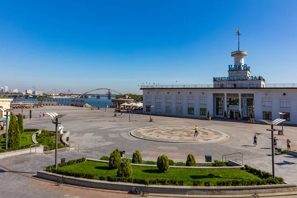 Dniepr river port skyline cityscape Landmark Kiev Ucrânia Europa — Fotografia de Stock