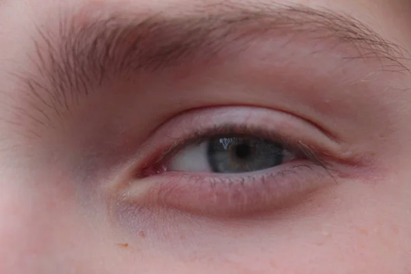 Grünes Auge Eines Pubertierenden Jungen — Stockfoto