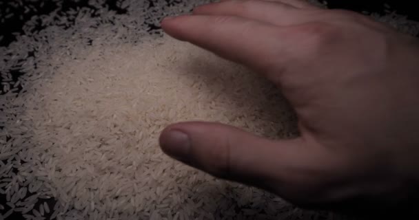 Witte Rijst Een Zwarte Achtergrond — Stockvideo