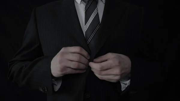 Бизнесмен Костюме Черный Фон — стоковое фото
