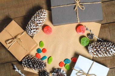 Hediyeler, koniler, şekerler ve Marmelatlar, boş kutuları 